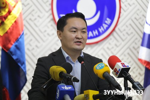 АН:Эрх баригчид үнийн өсөлттэй бус Үндсэн хуультай тэмцээд байна